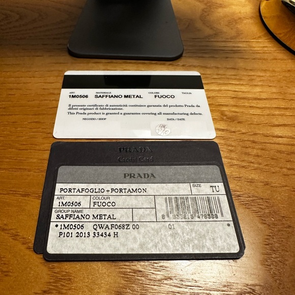 Prada Red Leather Zip Wallet W/COA. EUC. - Picture 12 of 12